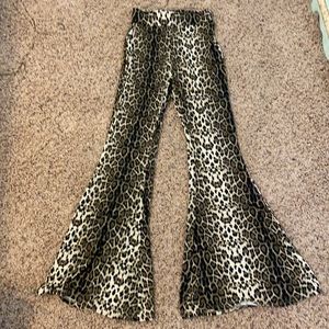 Gorgeous leopard print bellbottoms pants